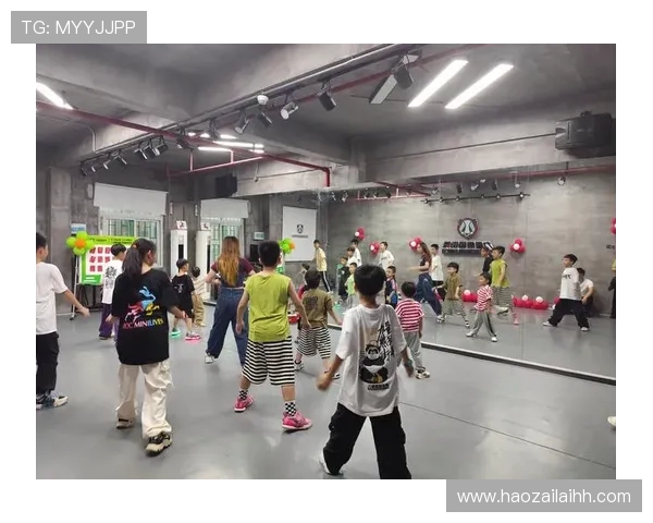 深圳街舞队的进攻策略解析与街舞文化的深度融合探讨 深圳街舞队的进攻策略解析与街舞文化的深度融合探讨