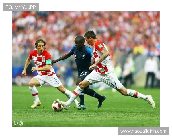 法国主队与克罗地亚队激战正酣谁将赢得这场巅峰对决